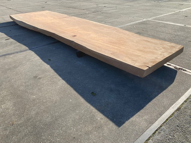 Planche en tronc d'Afrormosia – 4280 x 1060 x 80 mm – Ponçé