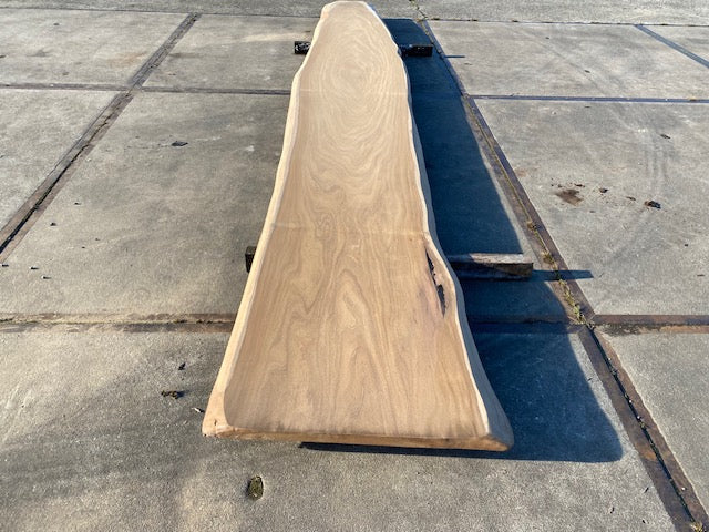 Planche en tronc d'Afrormosia – 4500 x 660 x 40 mm – Ponçé